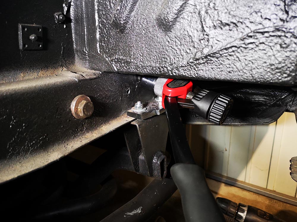 Remachando tuerca M5
